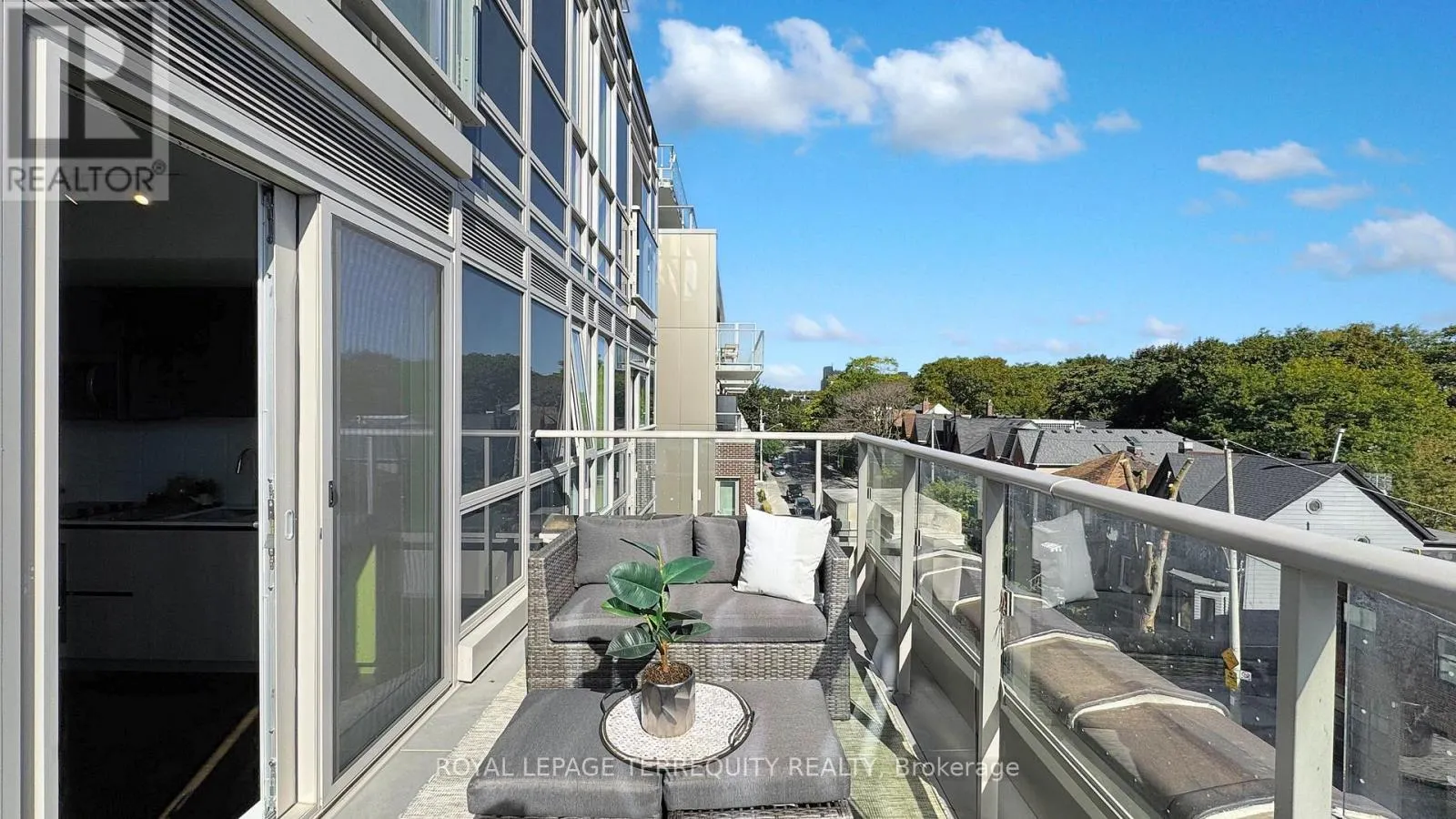 447 - 150 LOGAN AVENUE