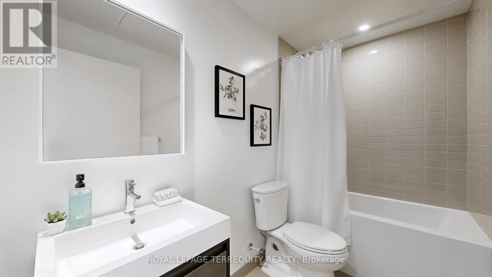 447 - 150 LOGAN AVENUE