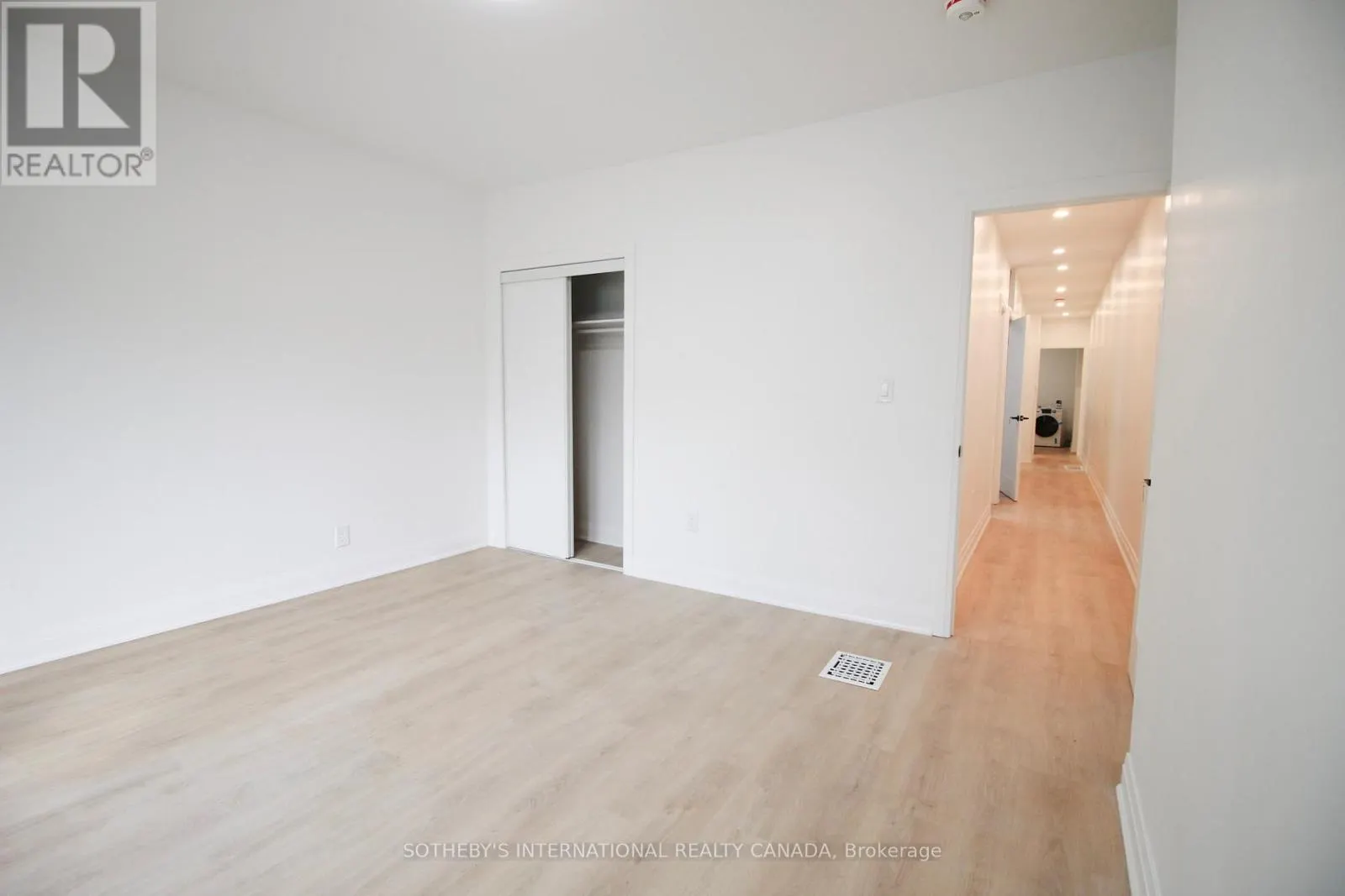 UPPER - 1026 QUEEN STREET