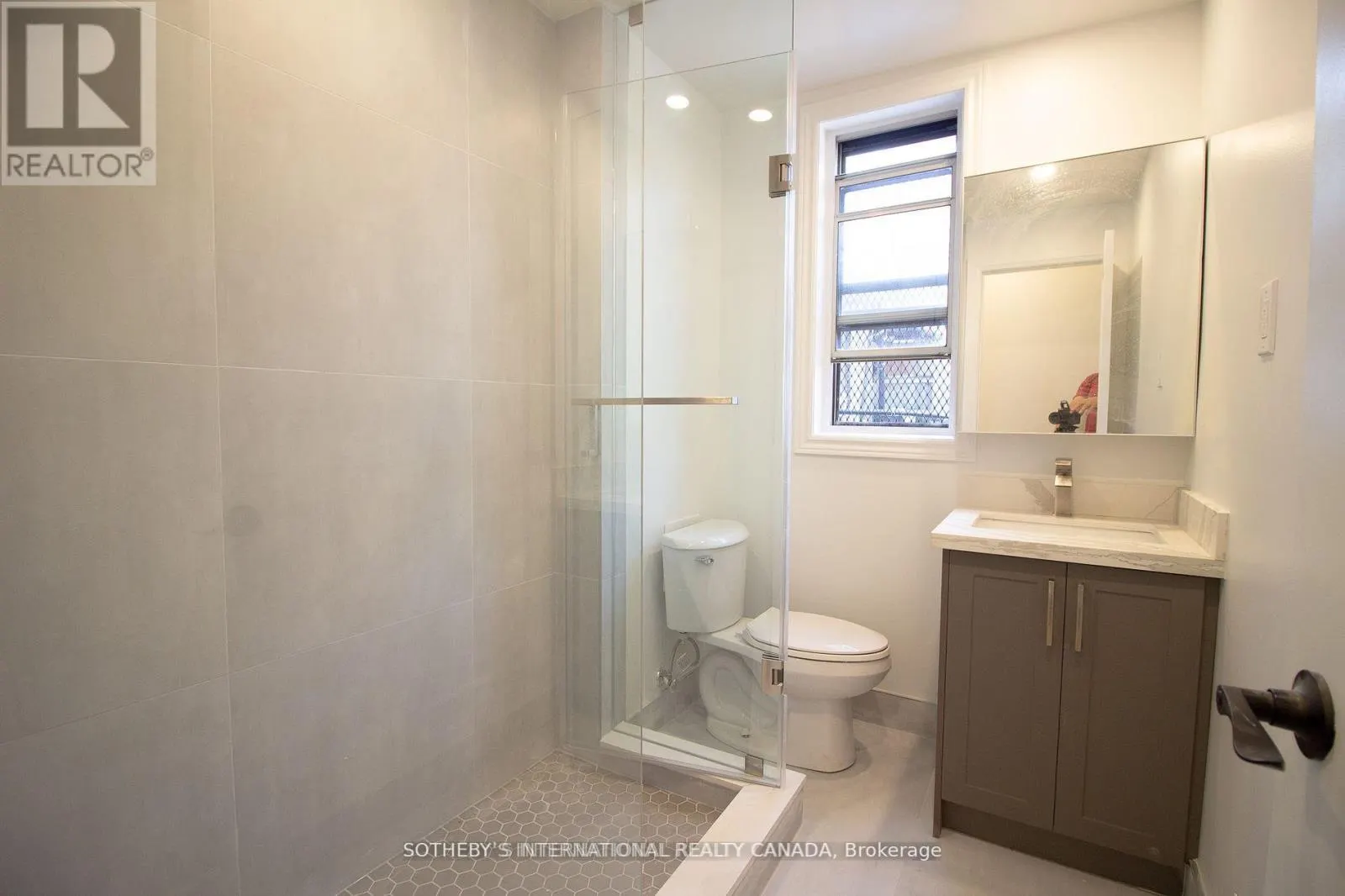 UPPER - 1026 QUEEN STREET