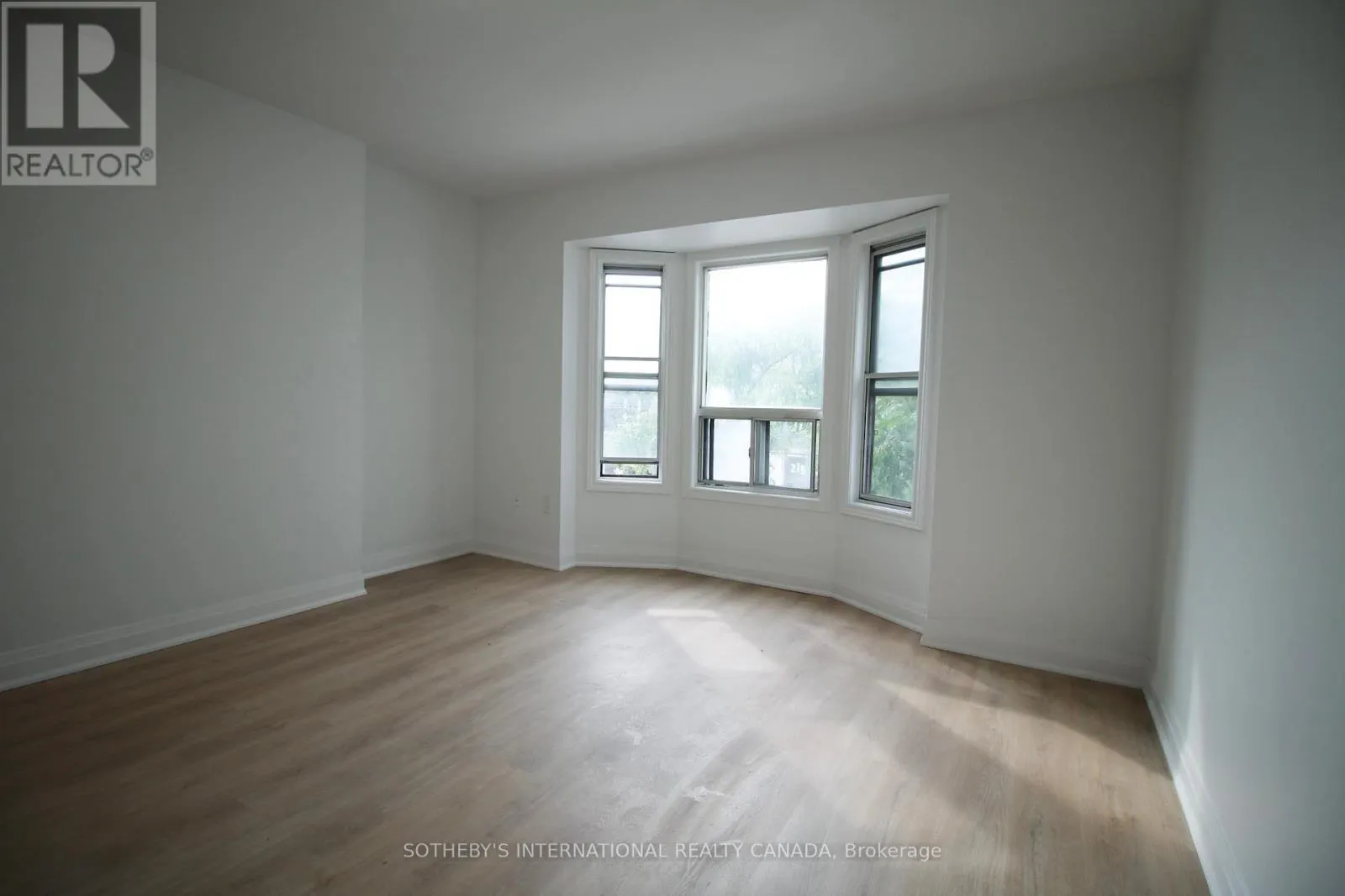 UPPER - 1026 QUEEN STREET