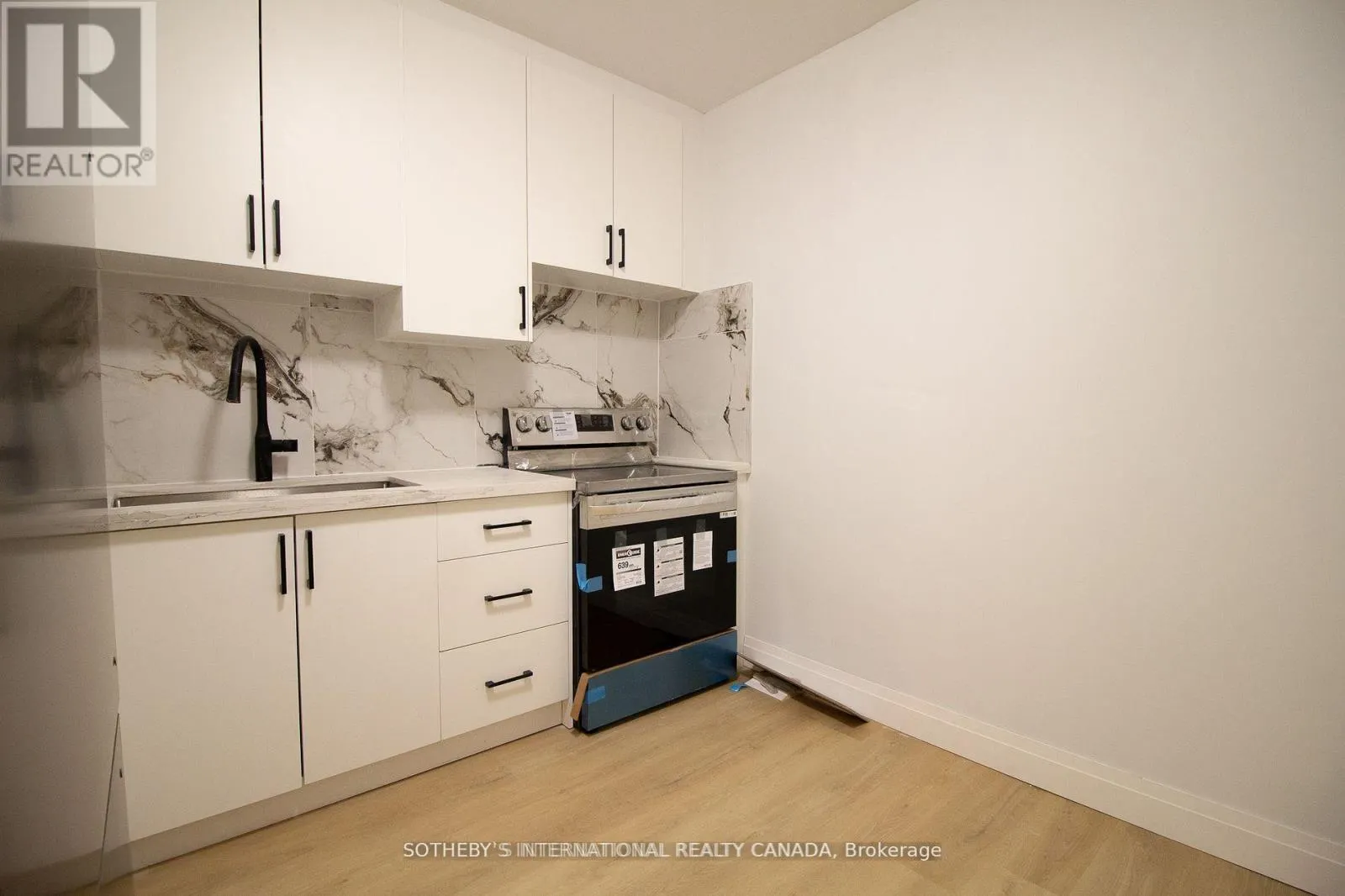 UPPER - 1026 QUEEN STREET