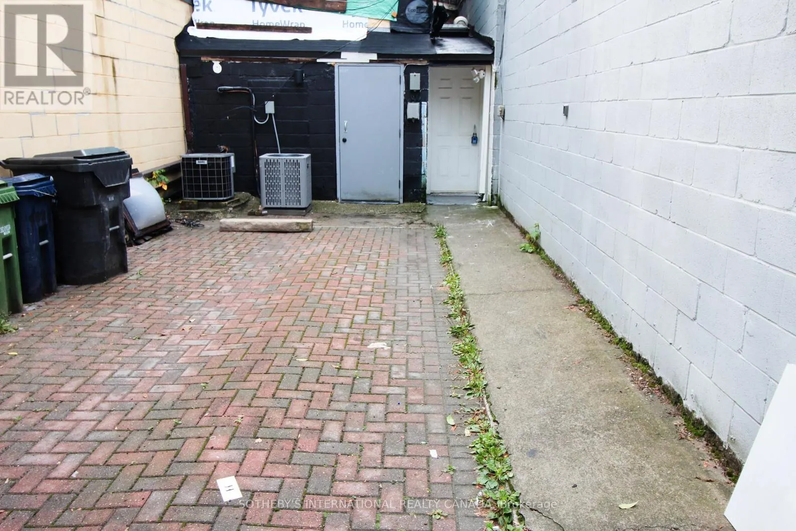 UPPER - 1026 QUEEN STREET