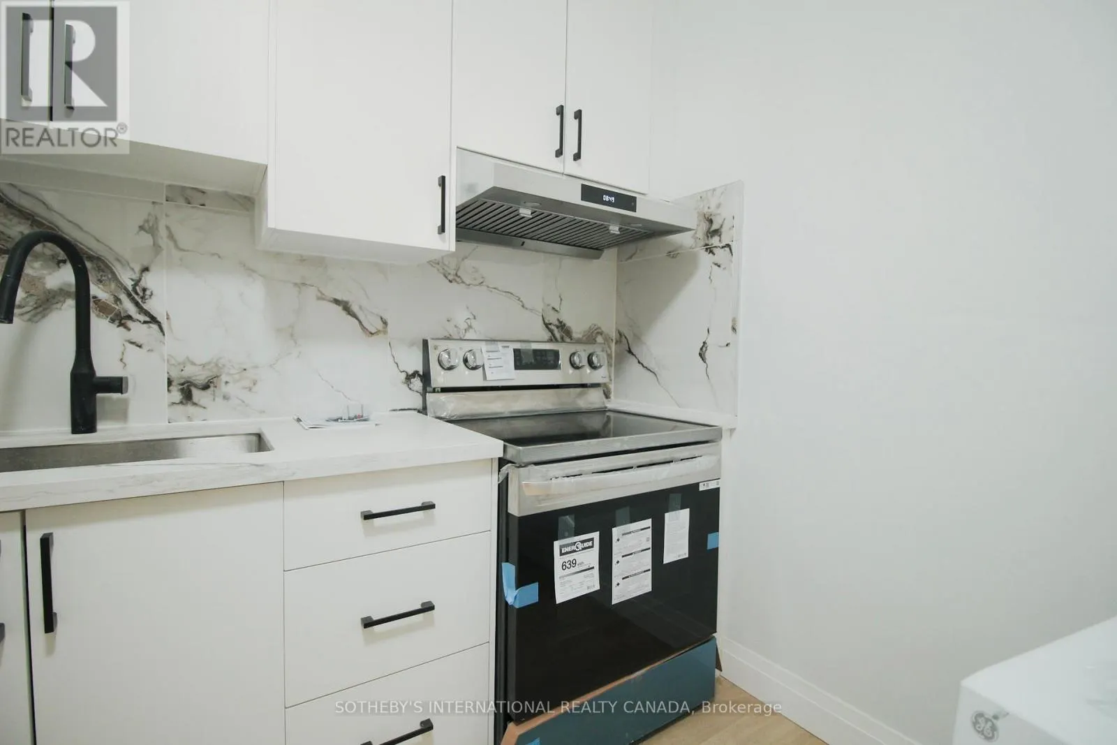 UPPER - 1026 QUEEN STREET