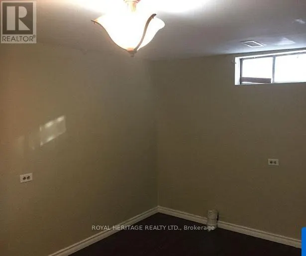 8 RYECLIFFE COURT
