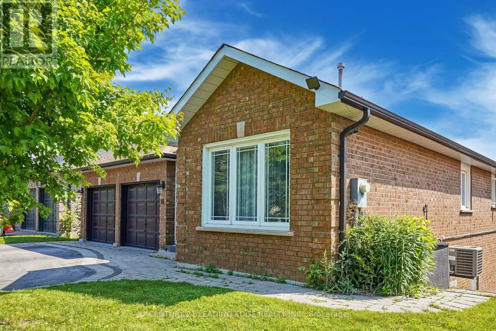 MIDDLE LEVEL - 61 GARDEN STREET NE