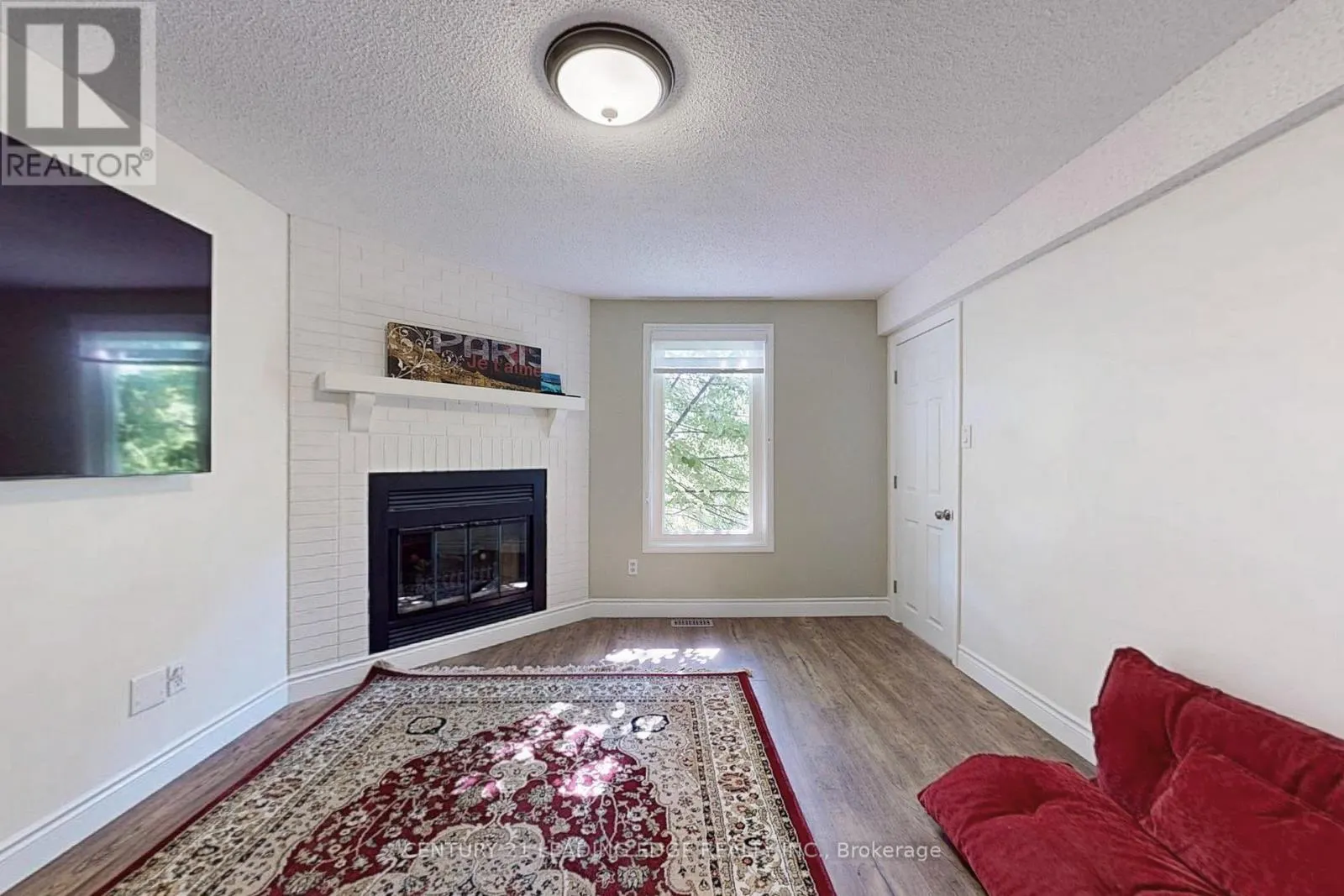 MIDDLE LEVEL - 61 GARDEN STREET NE