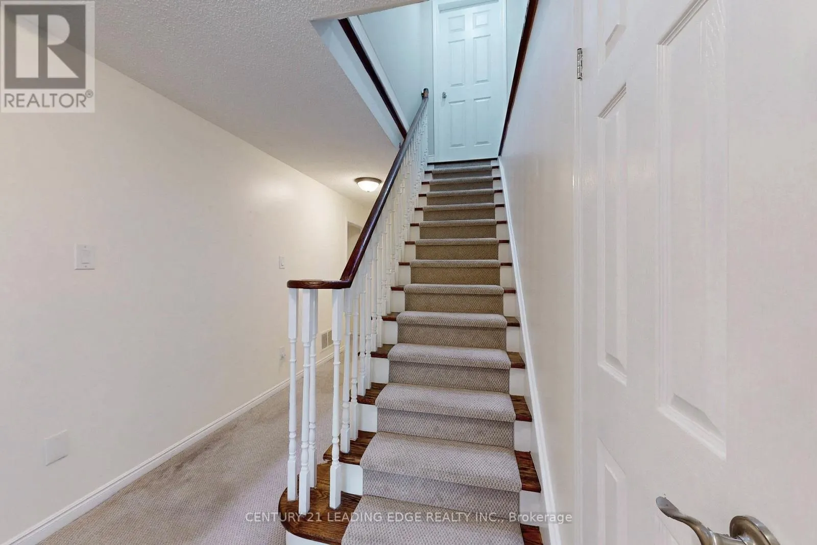 MIDDLE LEVEL - 61 GARDEN STREET NE