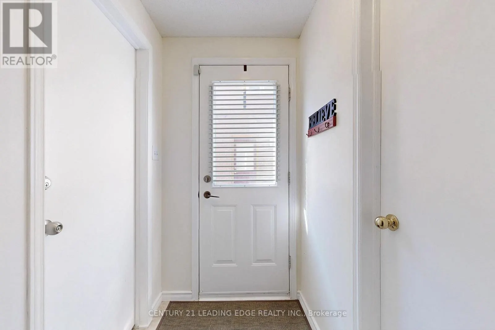 MIDDLE LEVEL - 61 GARDEN STREET NE
