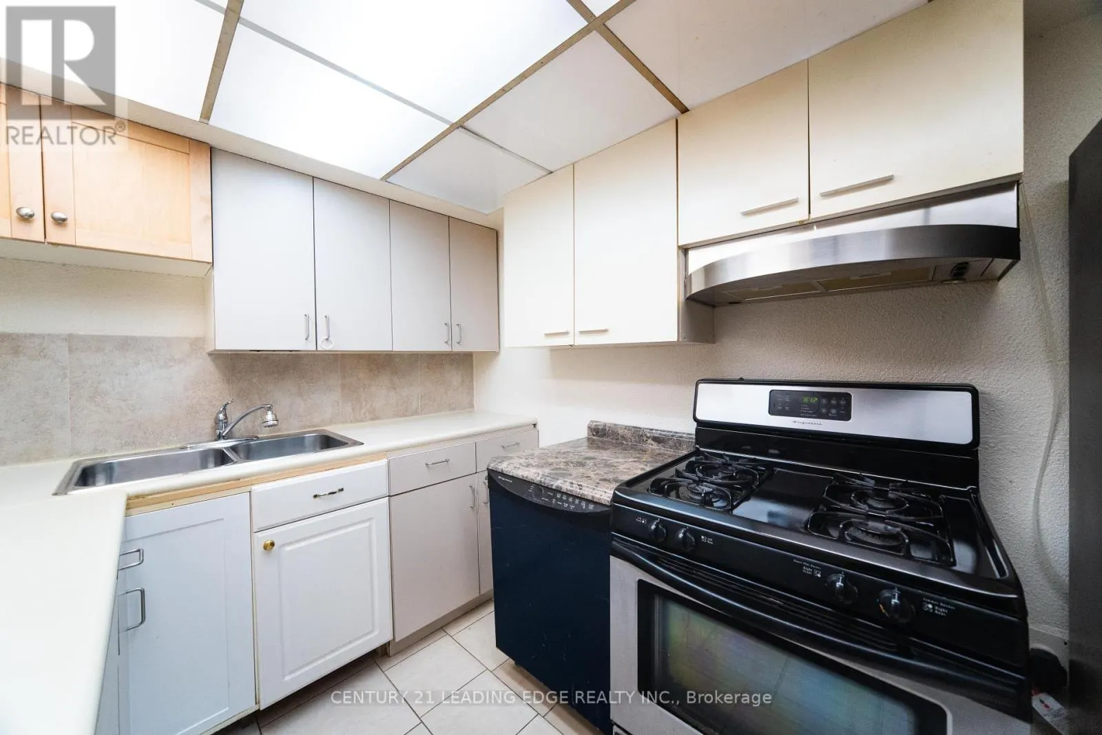 77 SNOWBALL CRESCENT