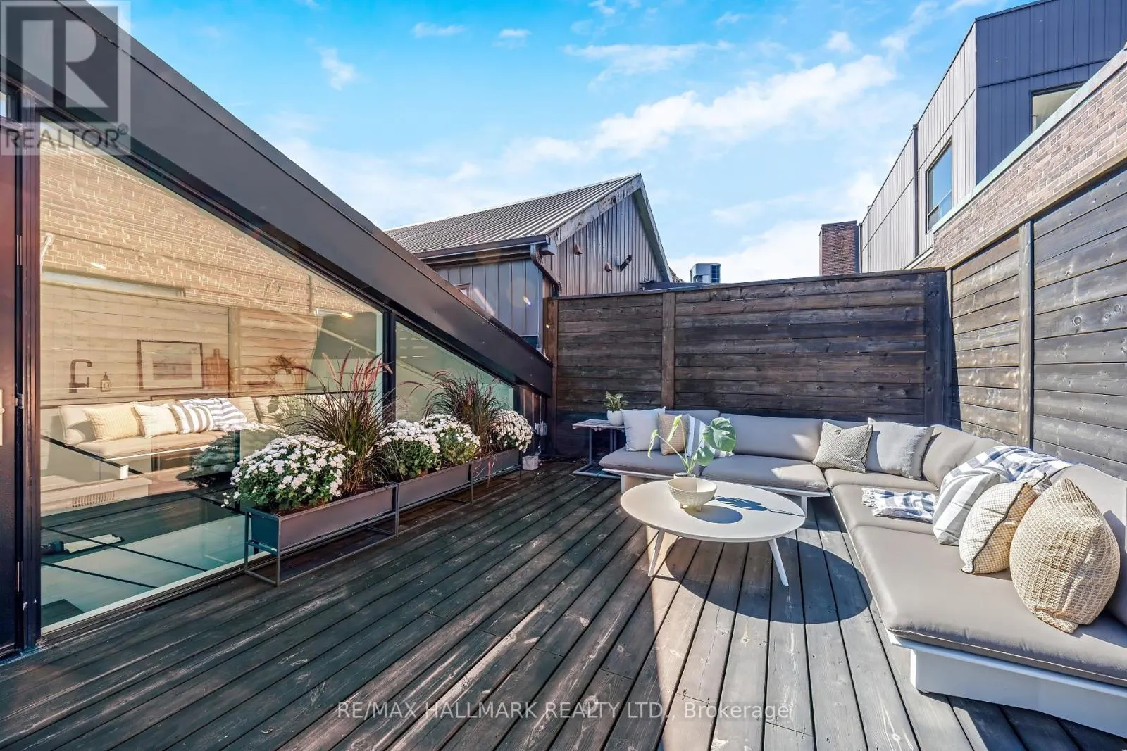 102 - 326 CARLAW AVENUE