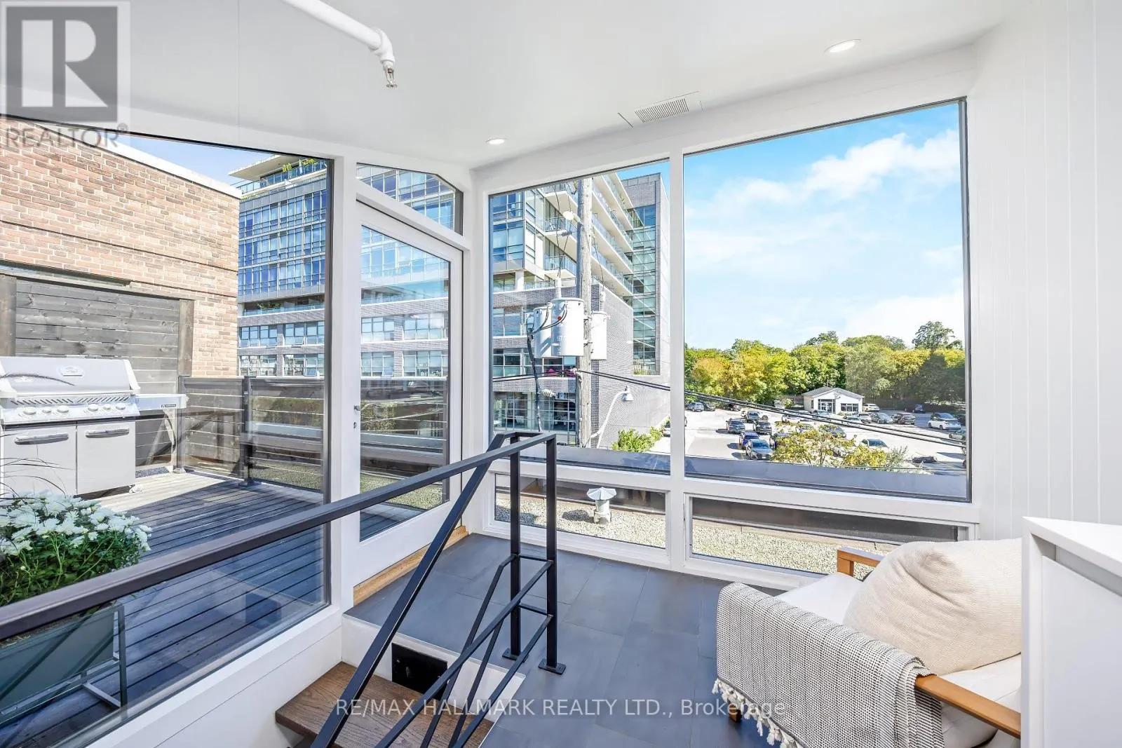 102 - 326 CARLAW AVENUE