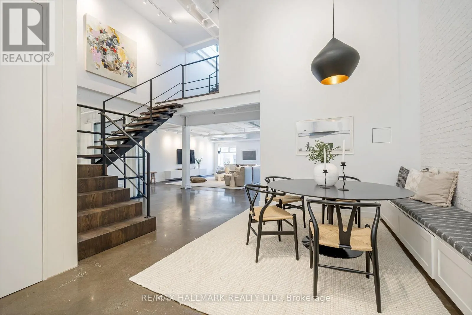 102 - 326 CARLAW AVENUE