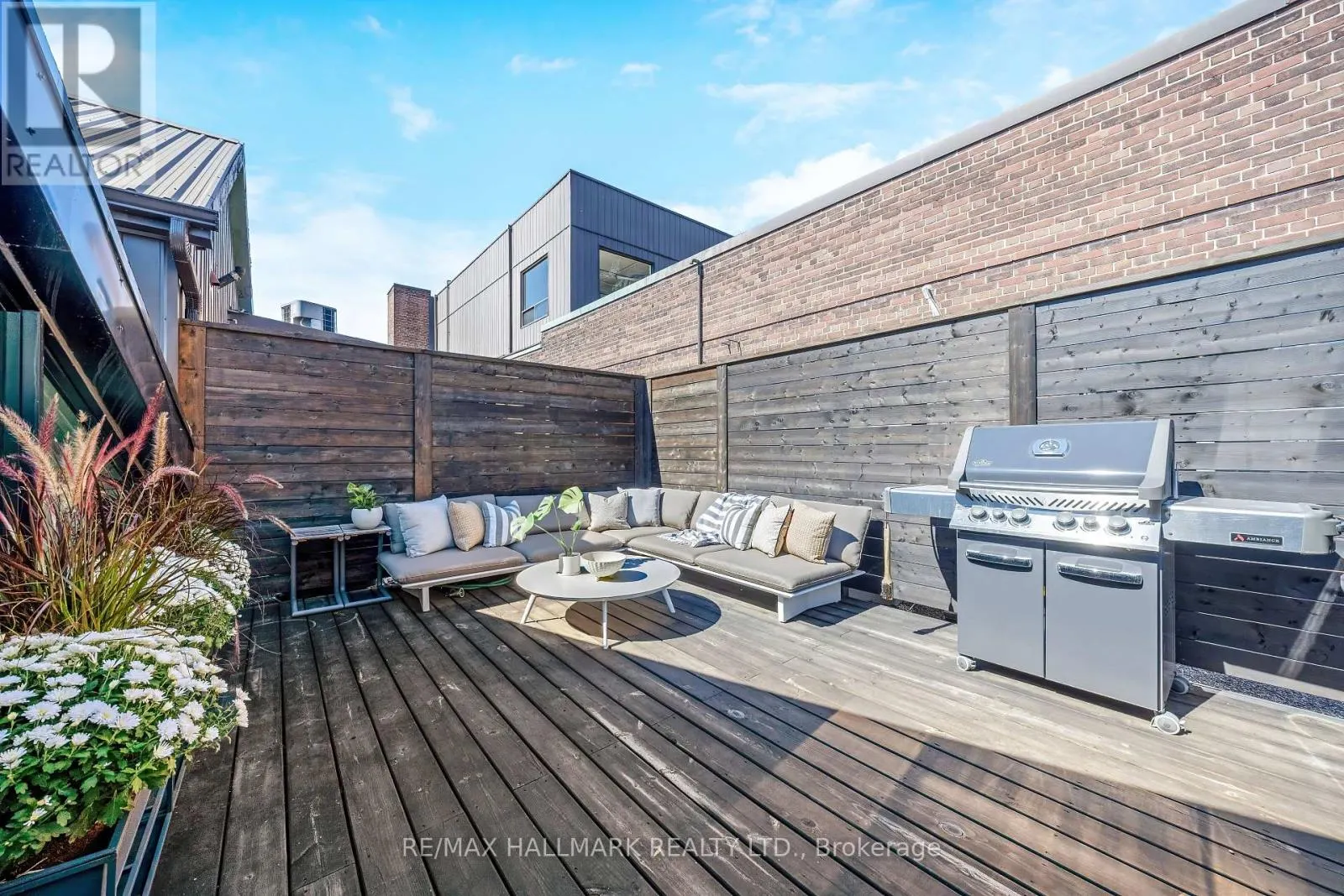 102 - 326 CARLAW AVENUE