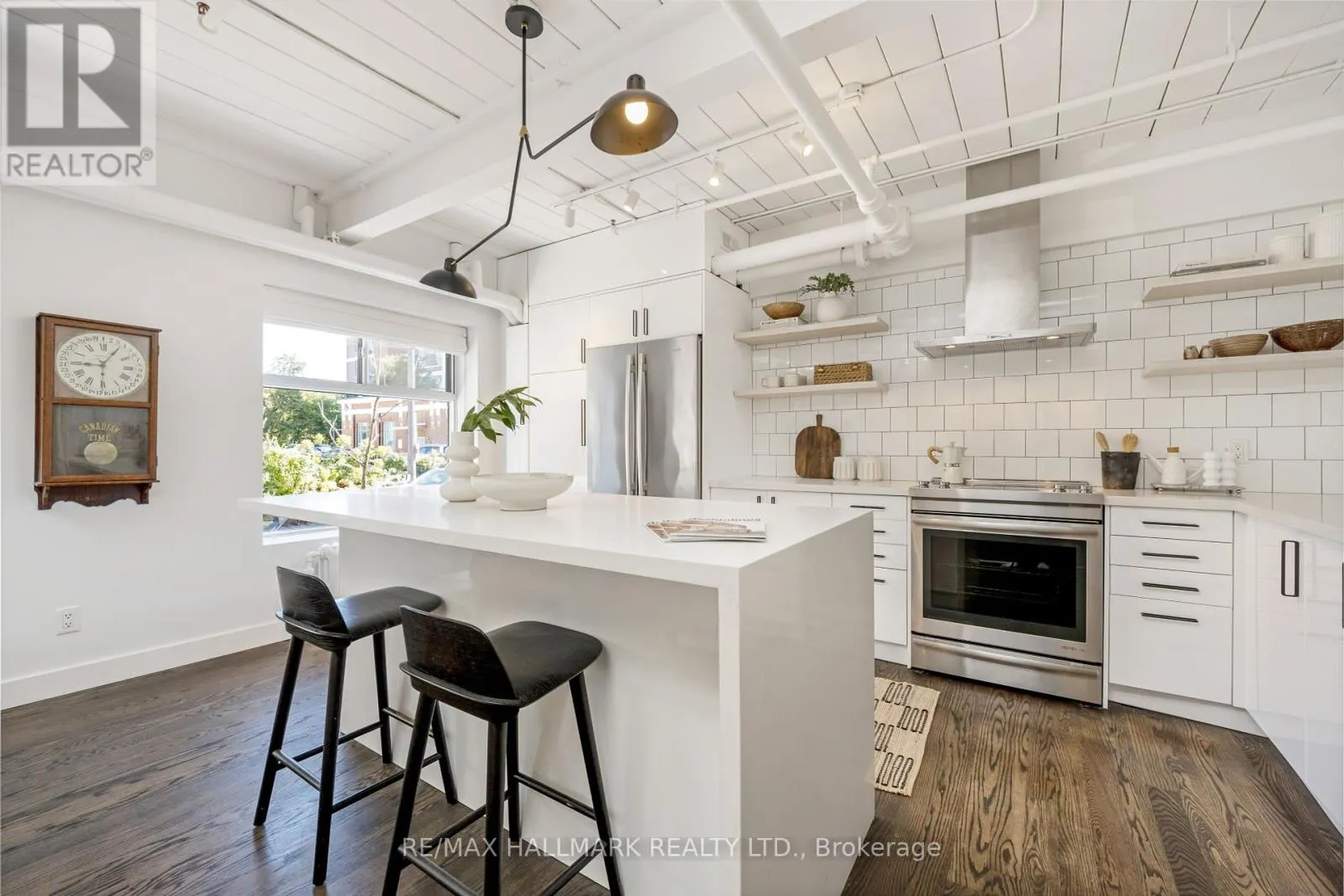 102 - 326 CARLAW AVENUE