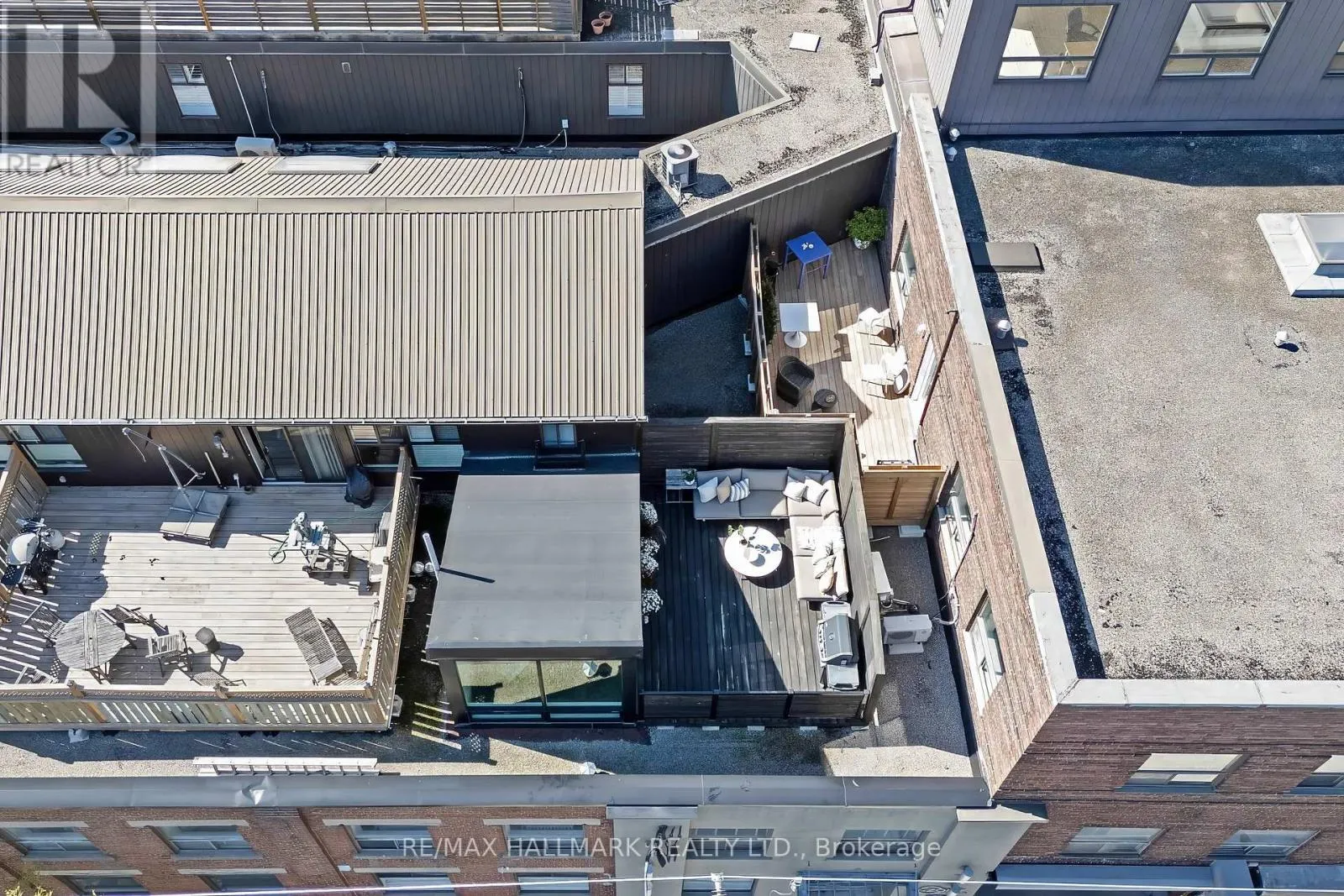 102 - 326 CARLAW AVENUE