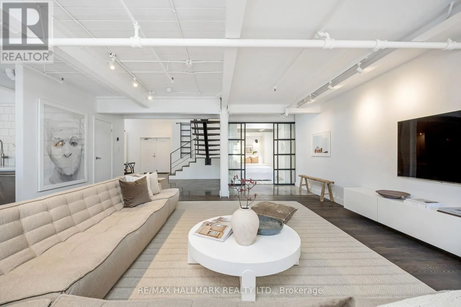 102 - 326 CARLAW AVENUE