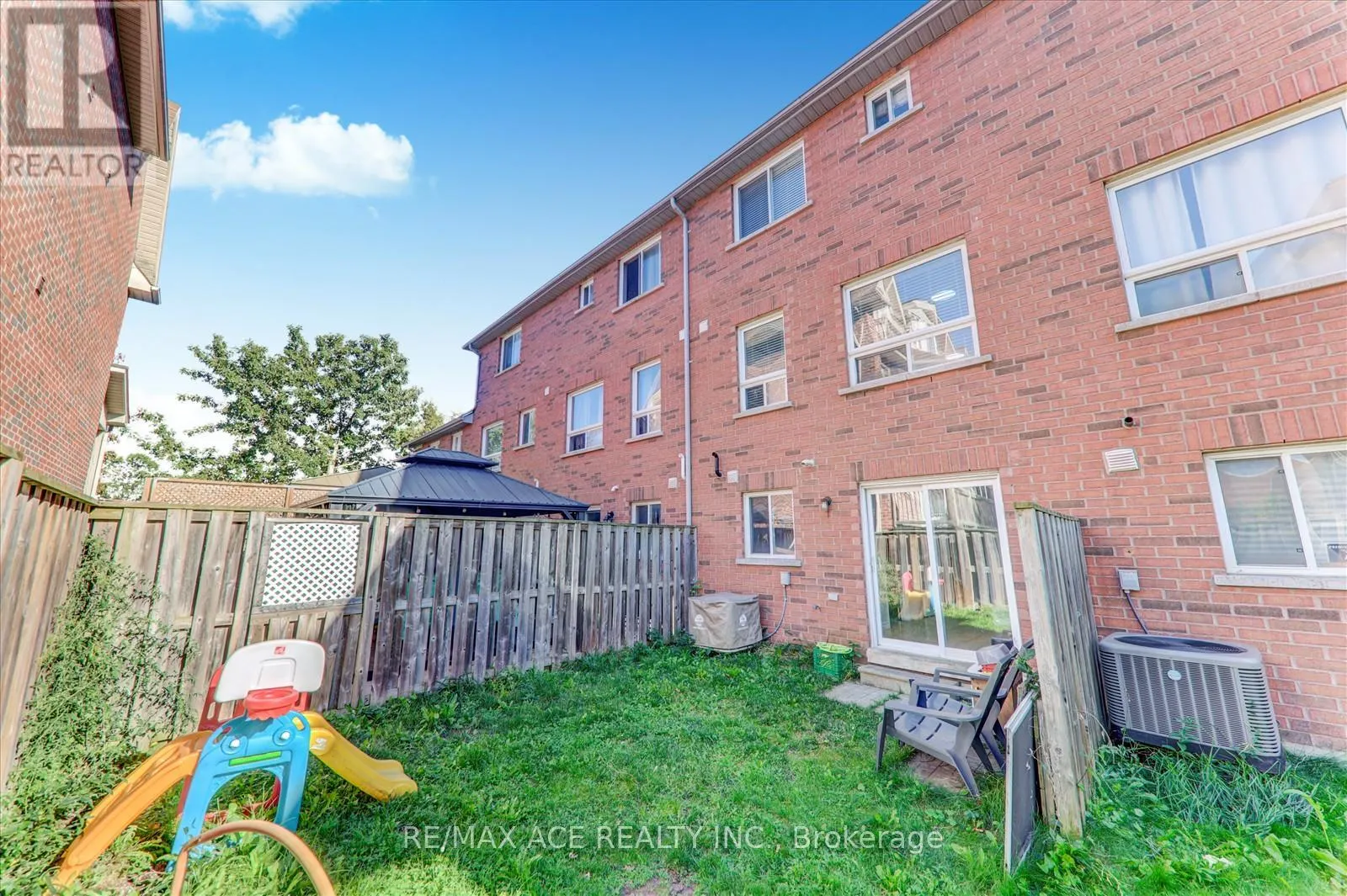 83 HUXTABLE LANE