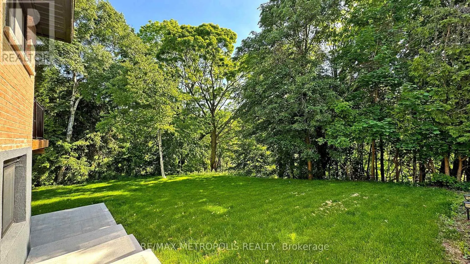 LOWER - 640 LANSDOWNE DRIVE