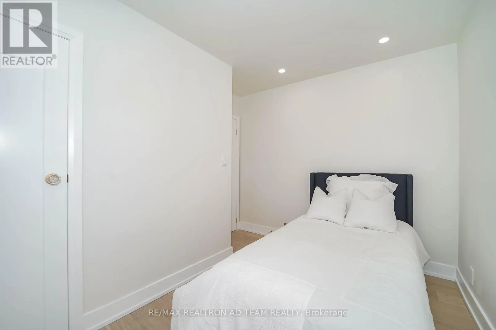 82 ADMIRAL ROAD