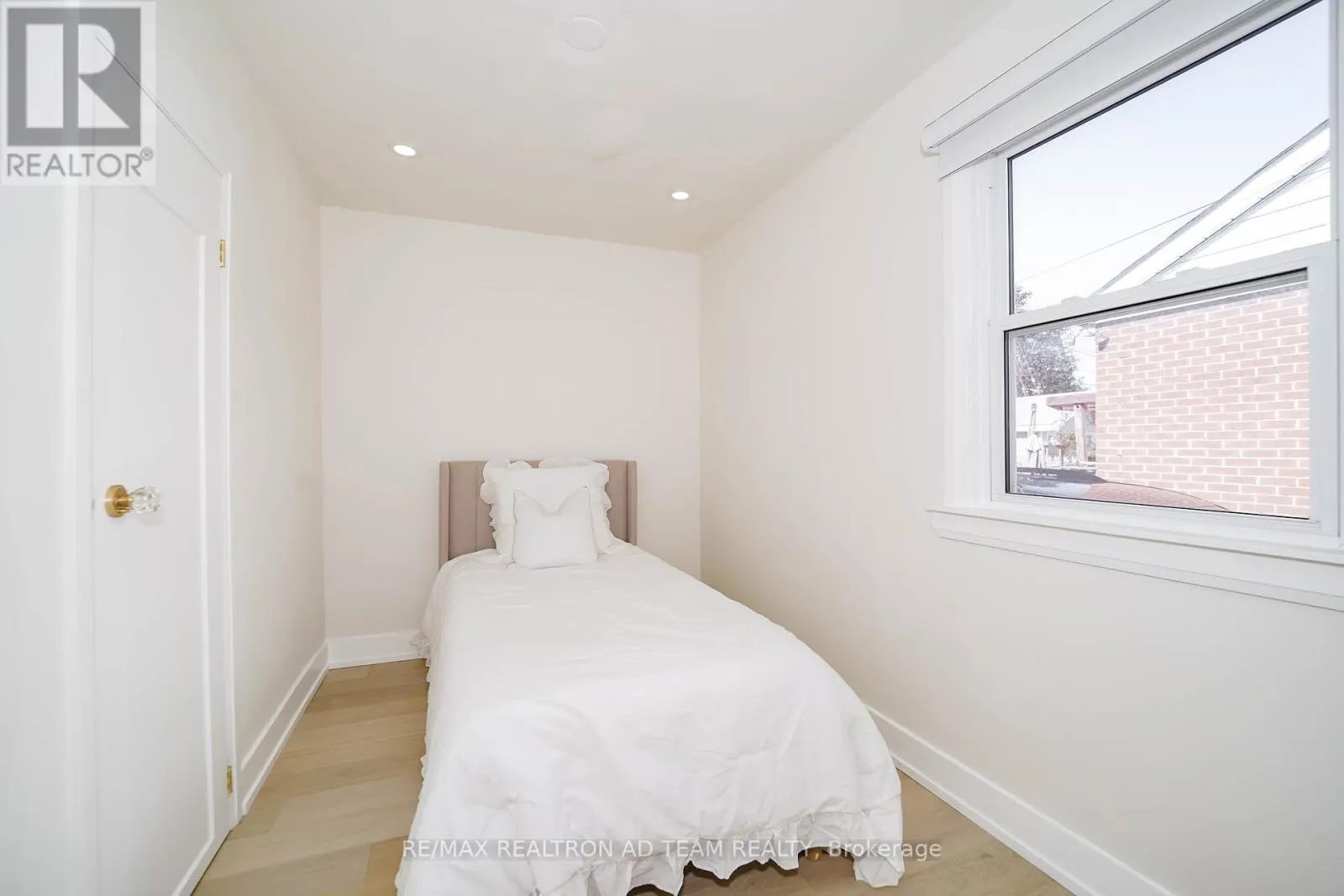 82 ADMIRAL ROAD