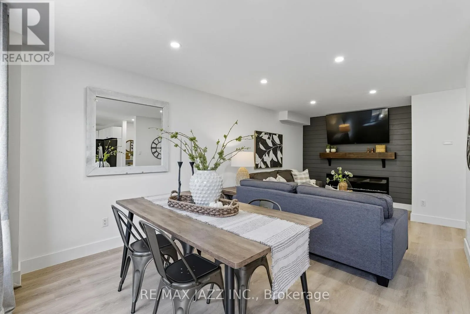 16 CARVETH CRESCENT