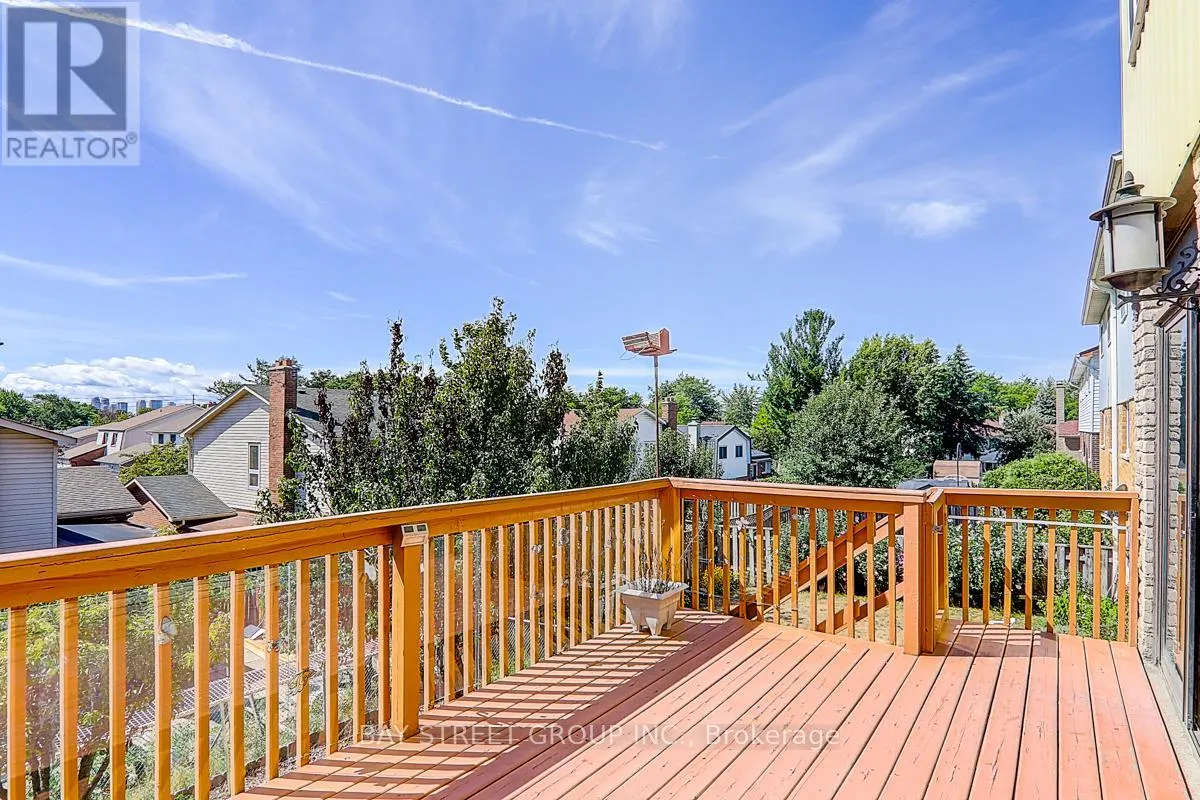 17 NEWDAWN CRESCENT
