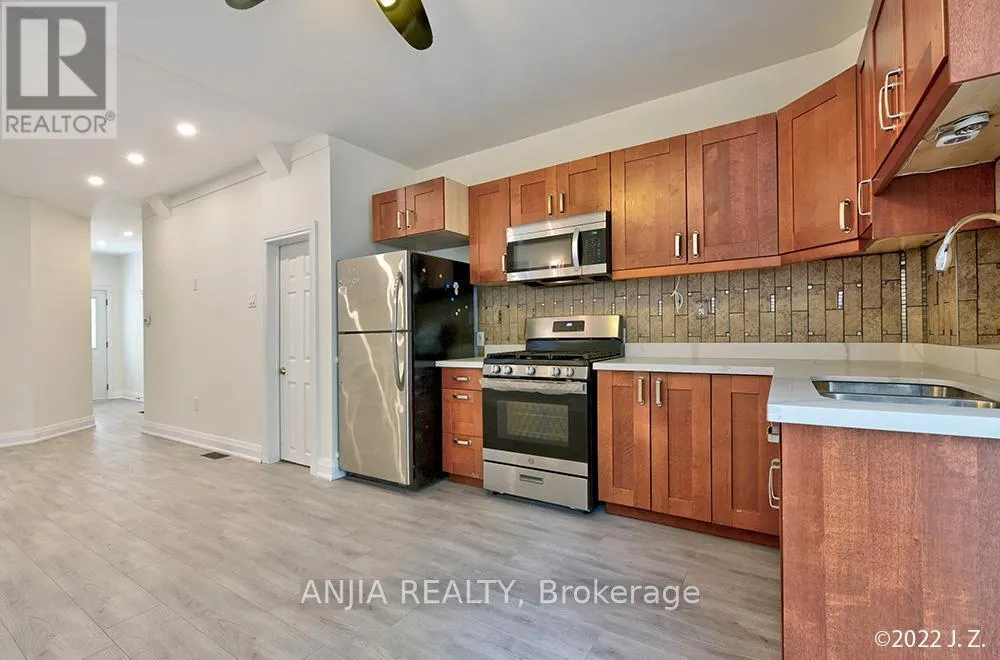 UPPER - 21 WROXETER AVENUE