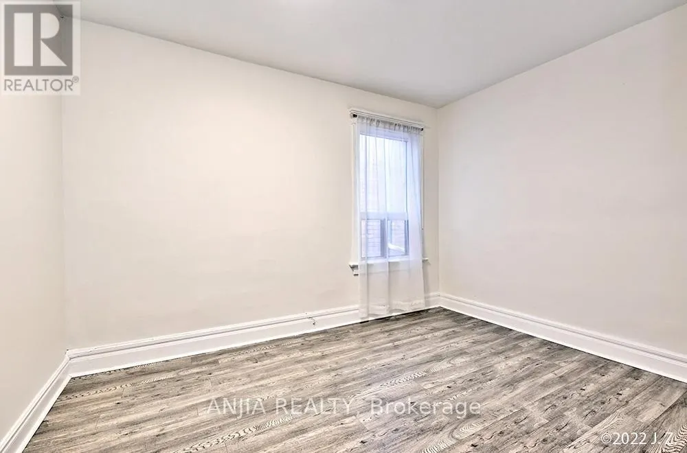 UPPER - 21 WROXETER AVENUE