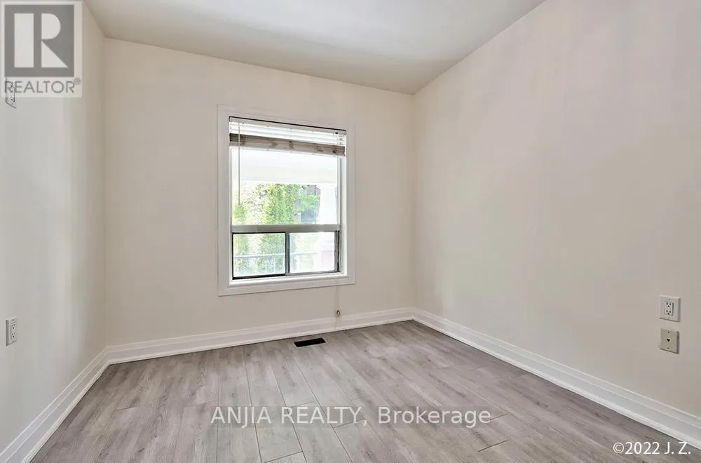 UPPER - 21 WROXETER AVENUE