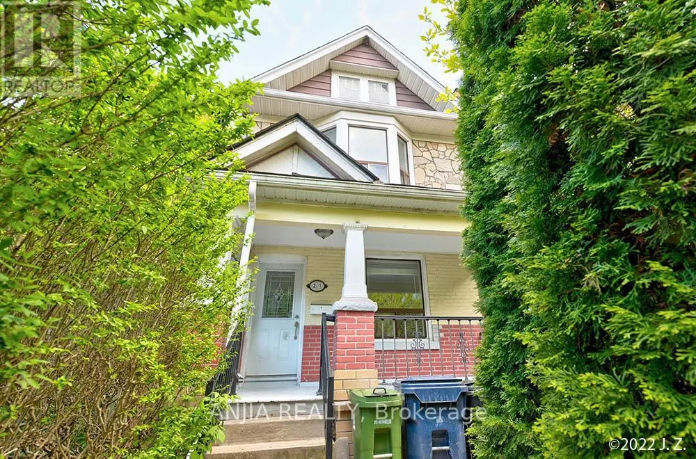 UPPER - 21 WROXETER AVENUE