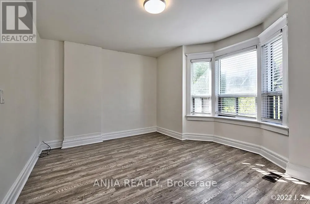 UPPER - 21 WROXETER AVENUE