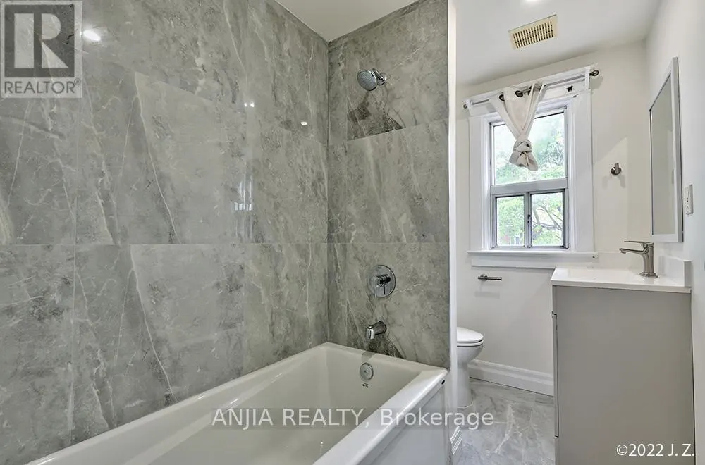 UPPER - 21 WROXETER AVENUE