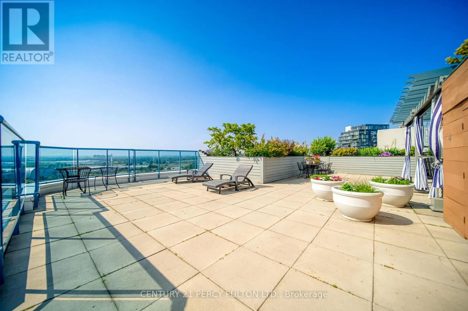 911 - 340 WATSON STREET W