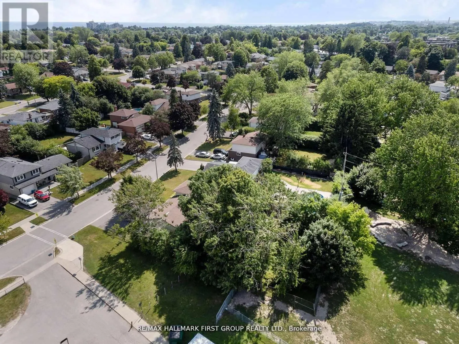 20 LAMBARD CRESCENT