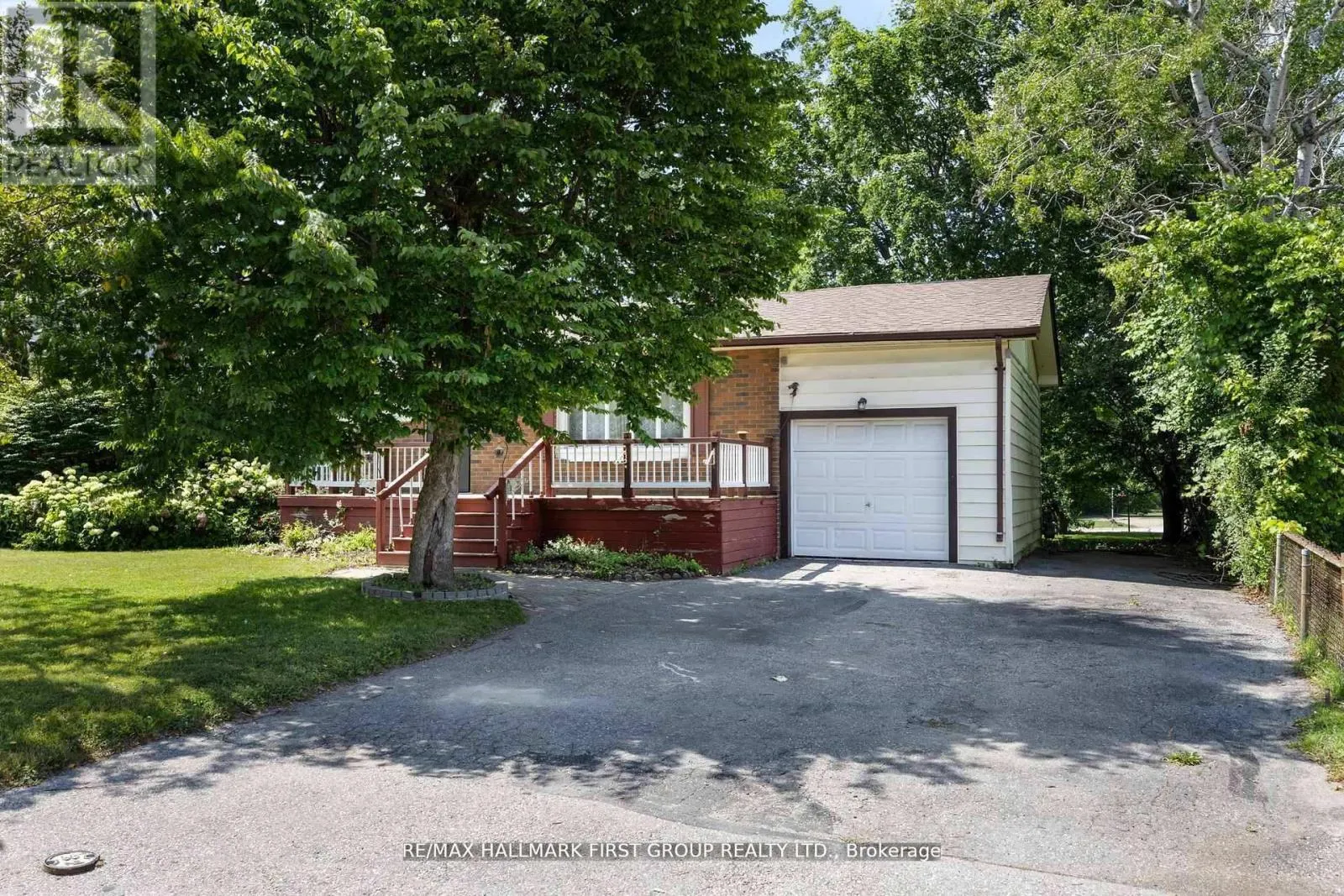 20 LAMBARD CRESCENT