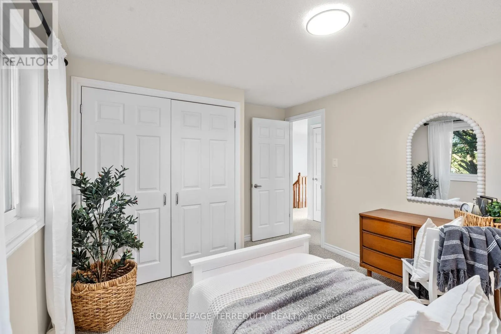 43 CHAMPINE SQUARE