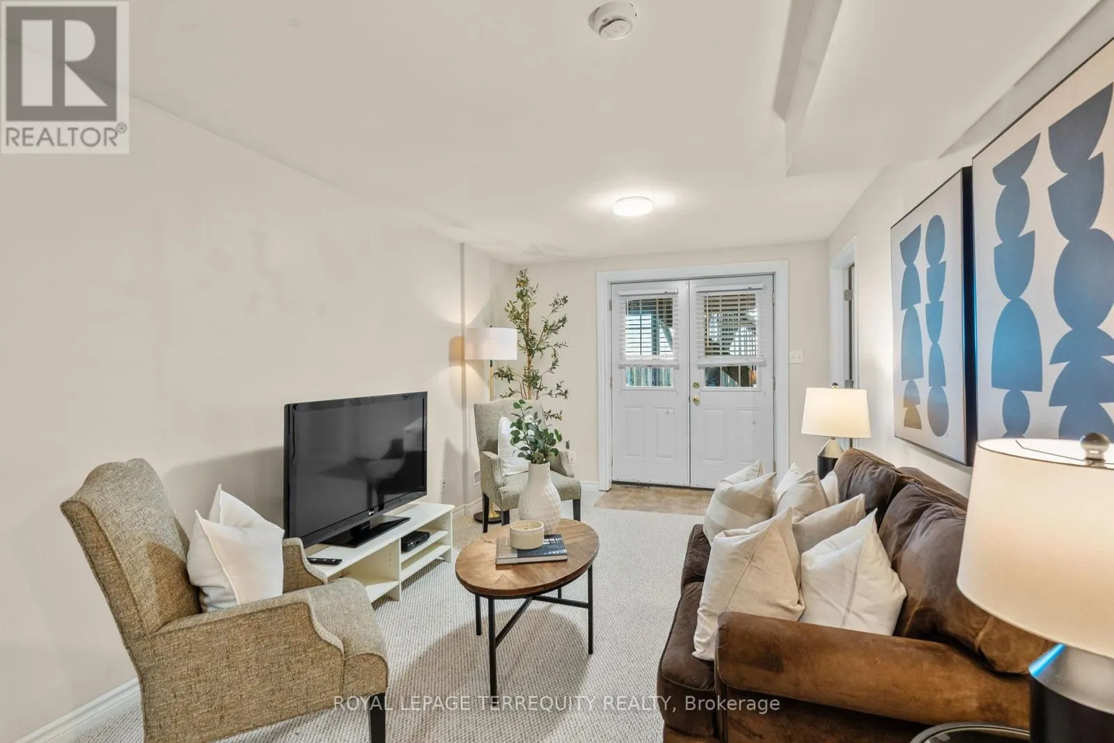 43 CHAMPINE SQUARE