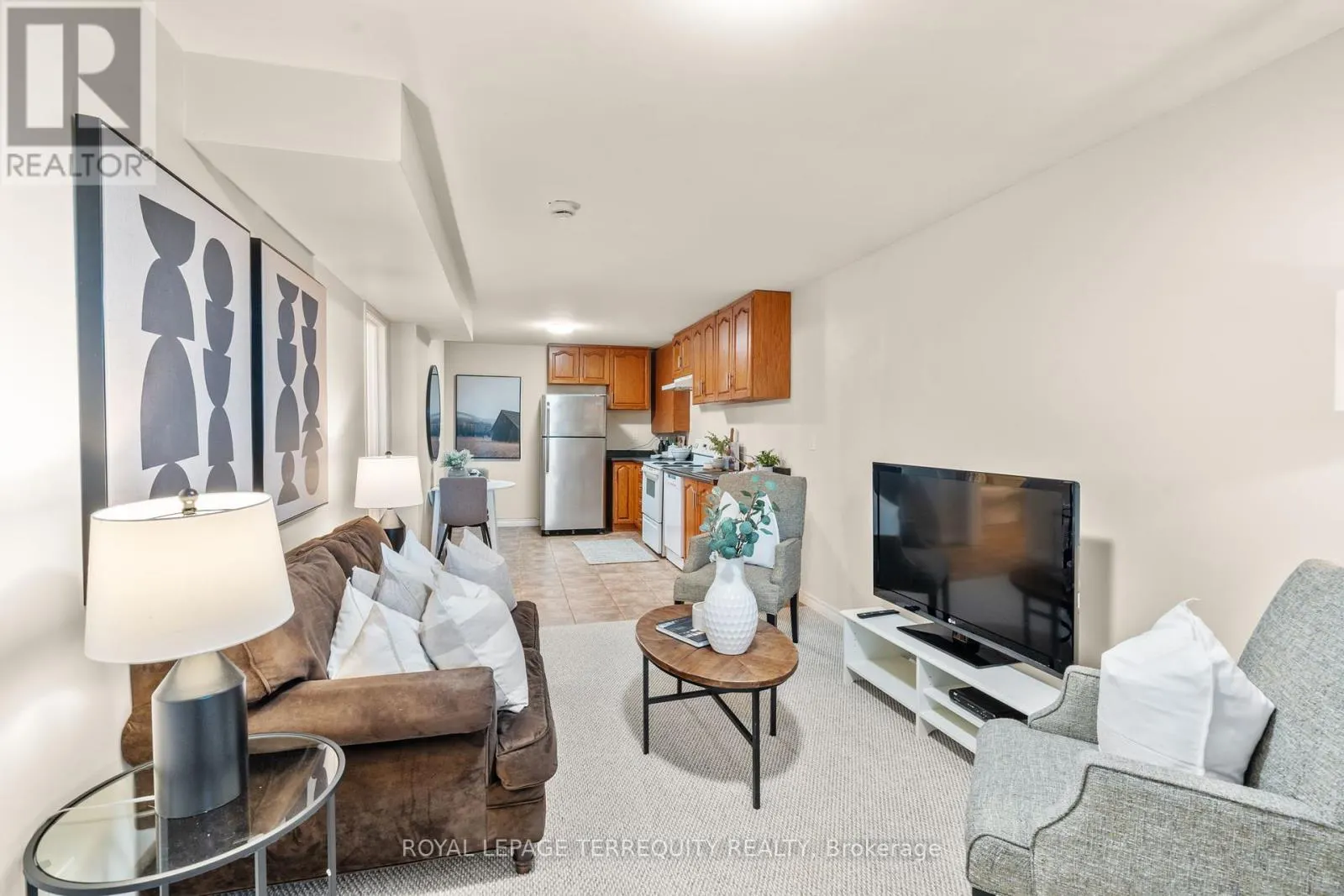 43 CHAMPINE SQUARE