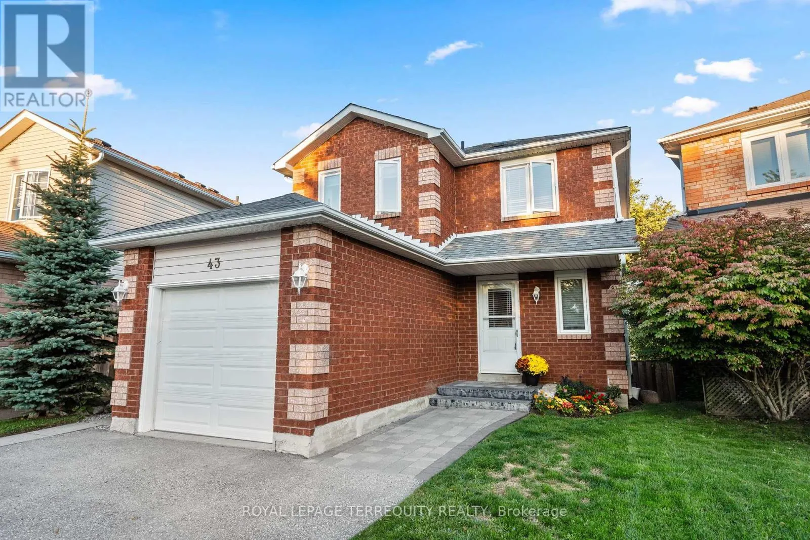 43 CHAMPINE SQUARE