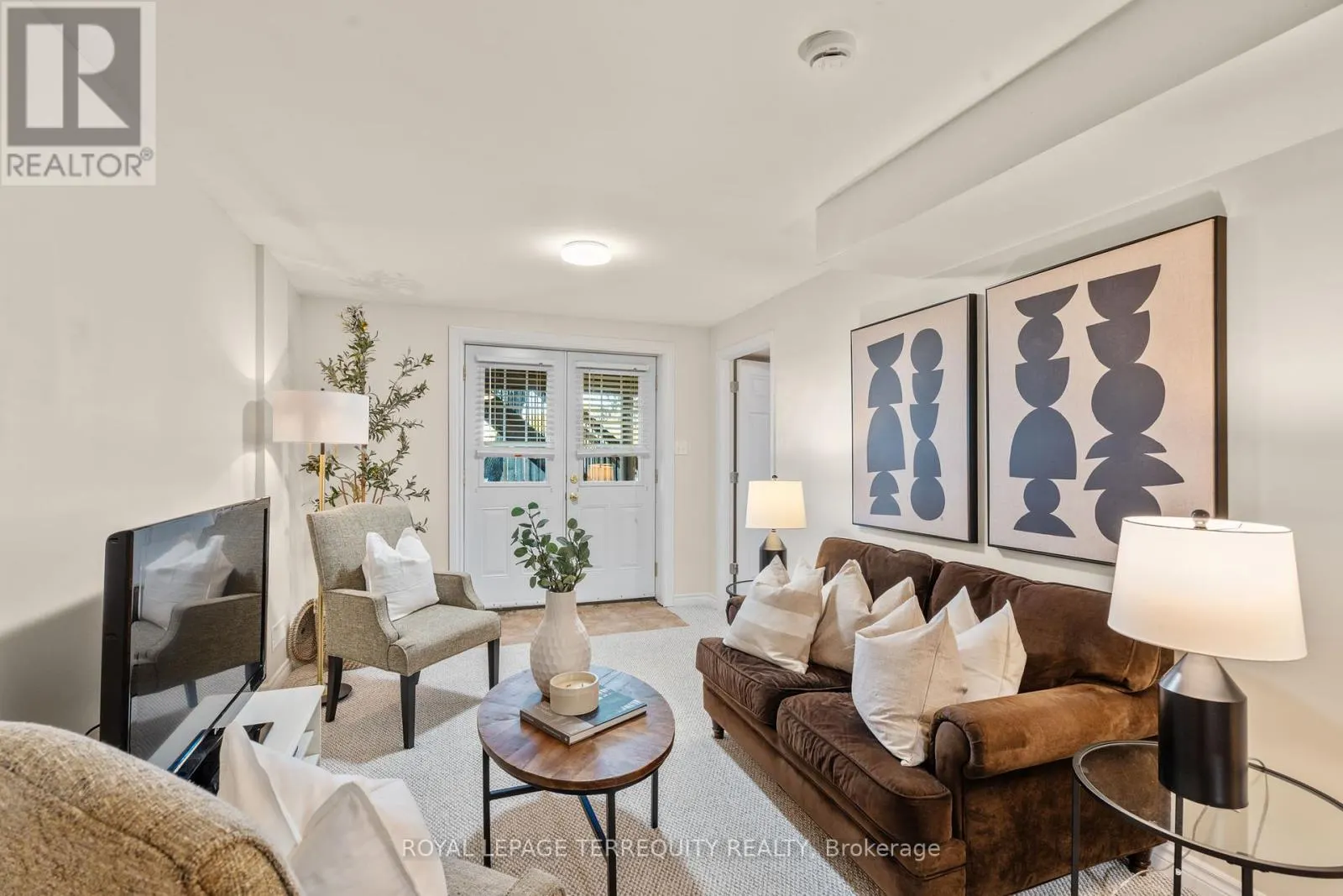 43 CHAMPINE SQUARE