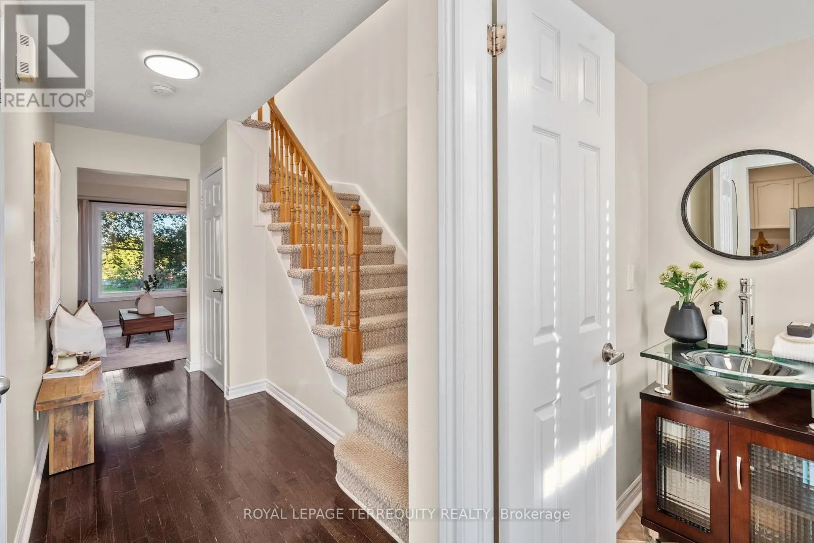 43 CHAMPINE SQUARE