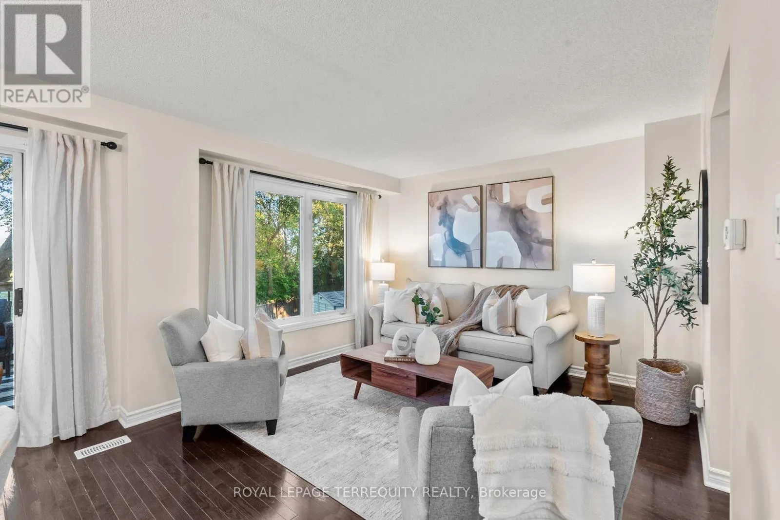 43 CHAMPINE SQUARE