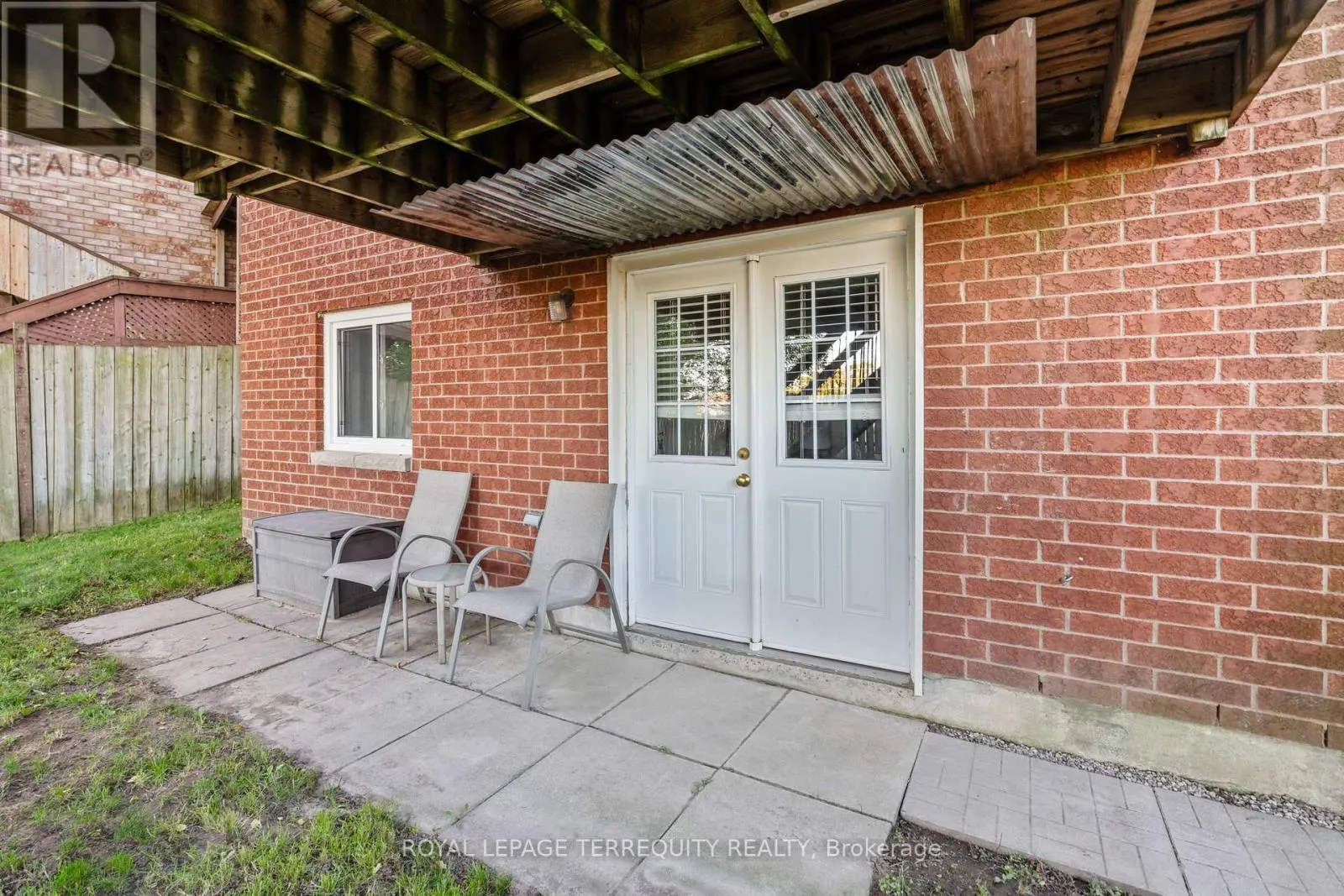 43 CHAMPINE SQUARE