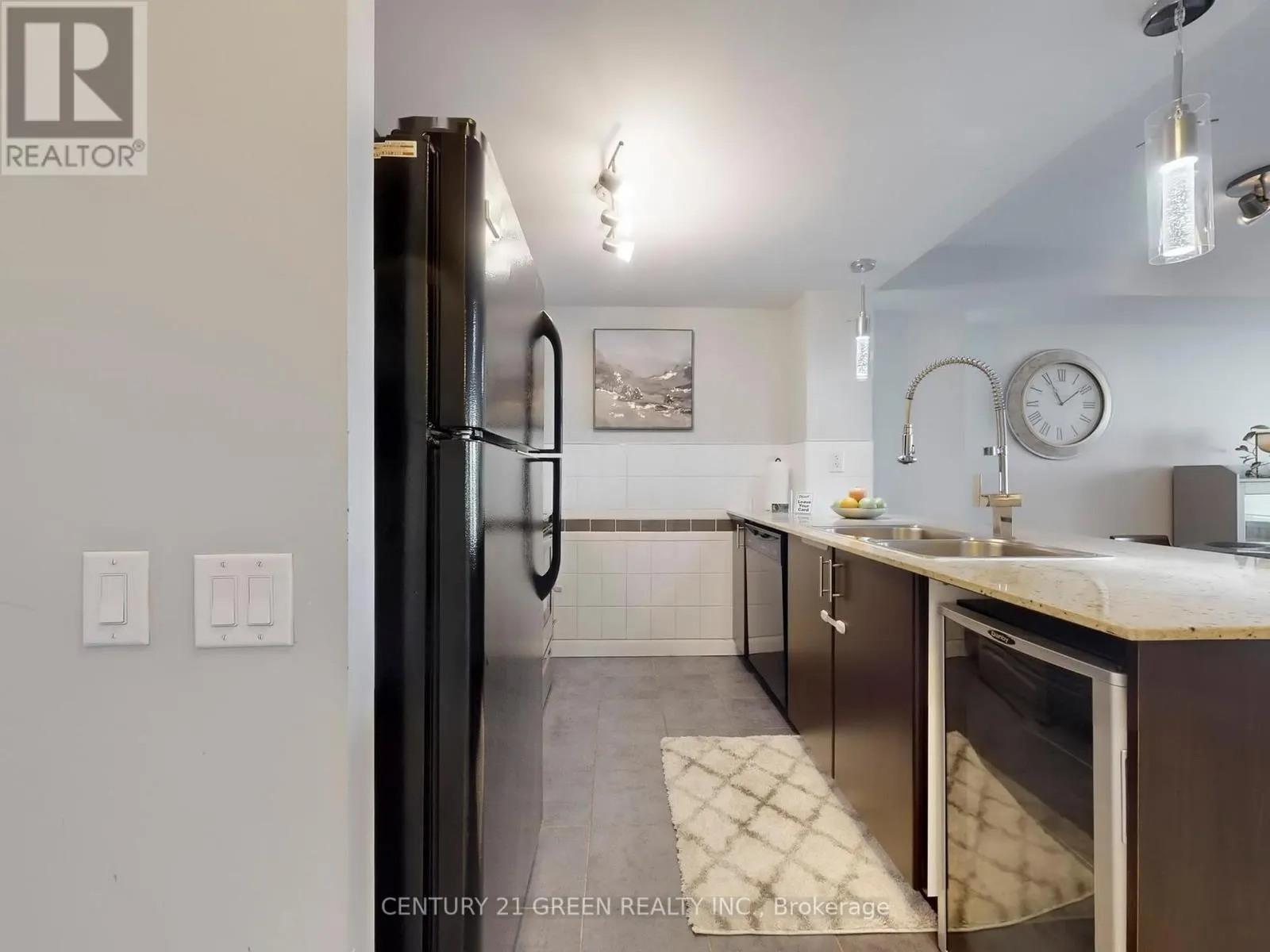 709 - 190 BOROUGH DRIVE