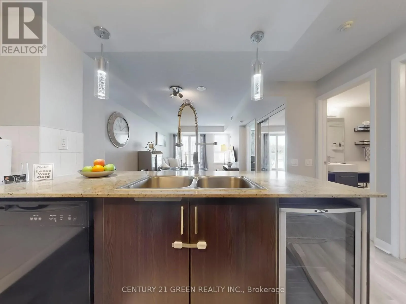 709 - 190 BOROUGH DRIVE