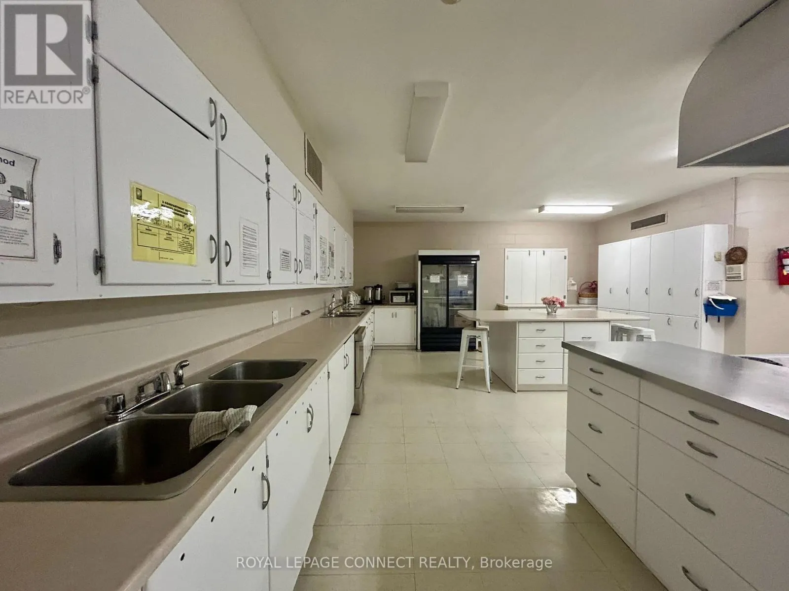 LOWER, OFF - 676 SIMCOE STREET N