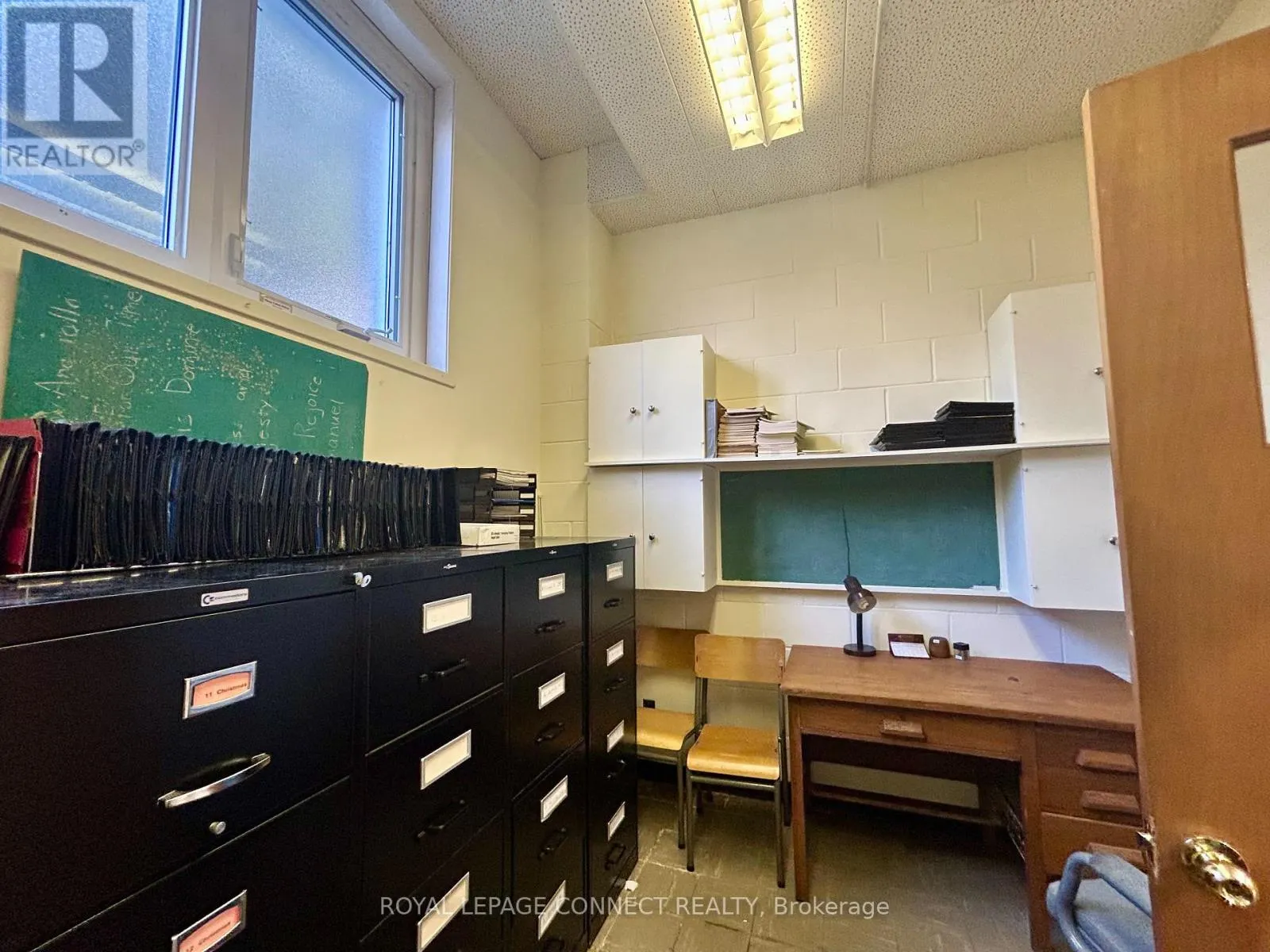 LOWER, OFF - 676 SIMCOE STREET N