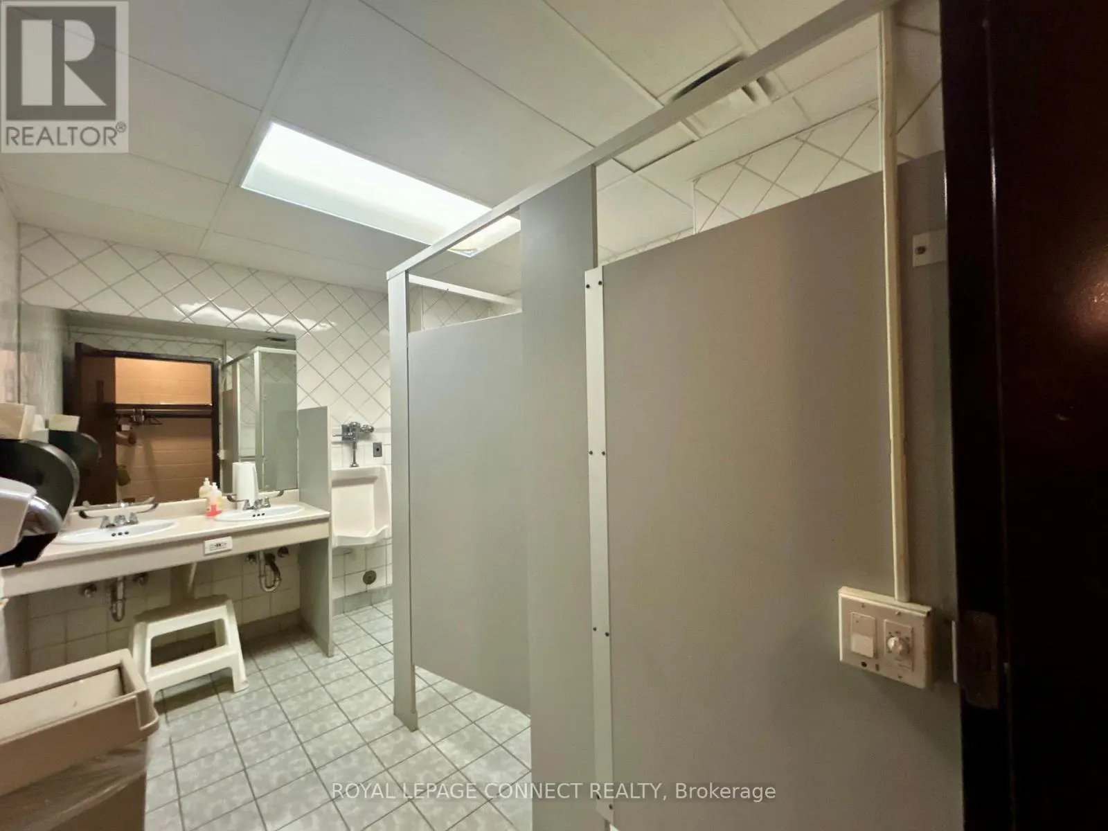 LOWER, OFF - 676 SIMCOE STREET N