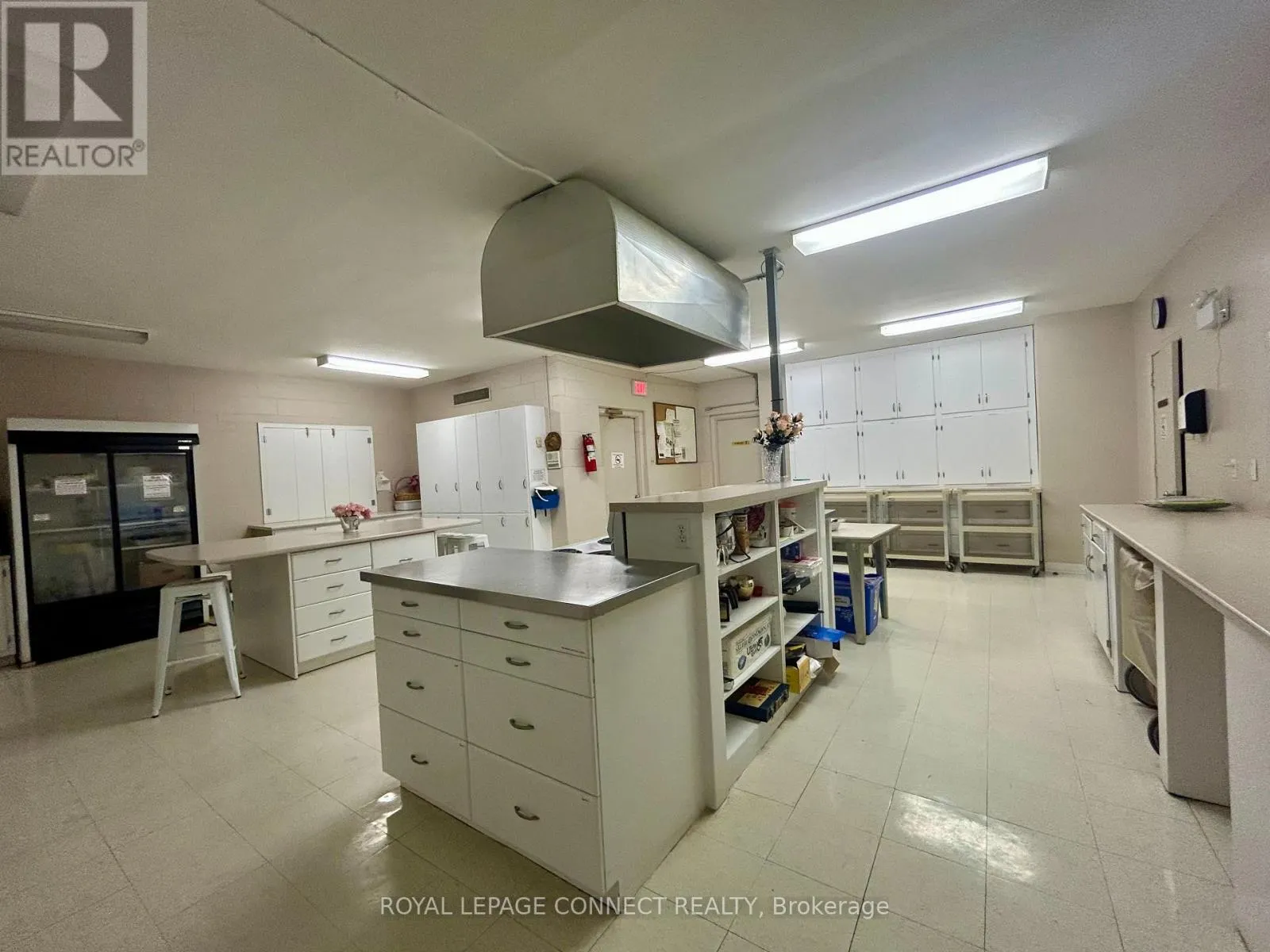 LOWER, OFF - 676 SIMCOE STREET N